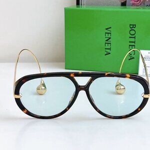 Elegant Bottega Veneta Sunglasses